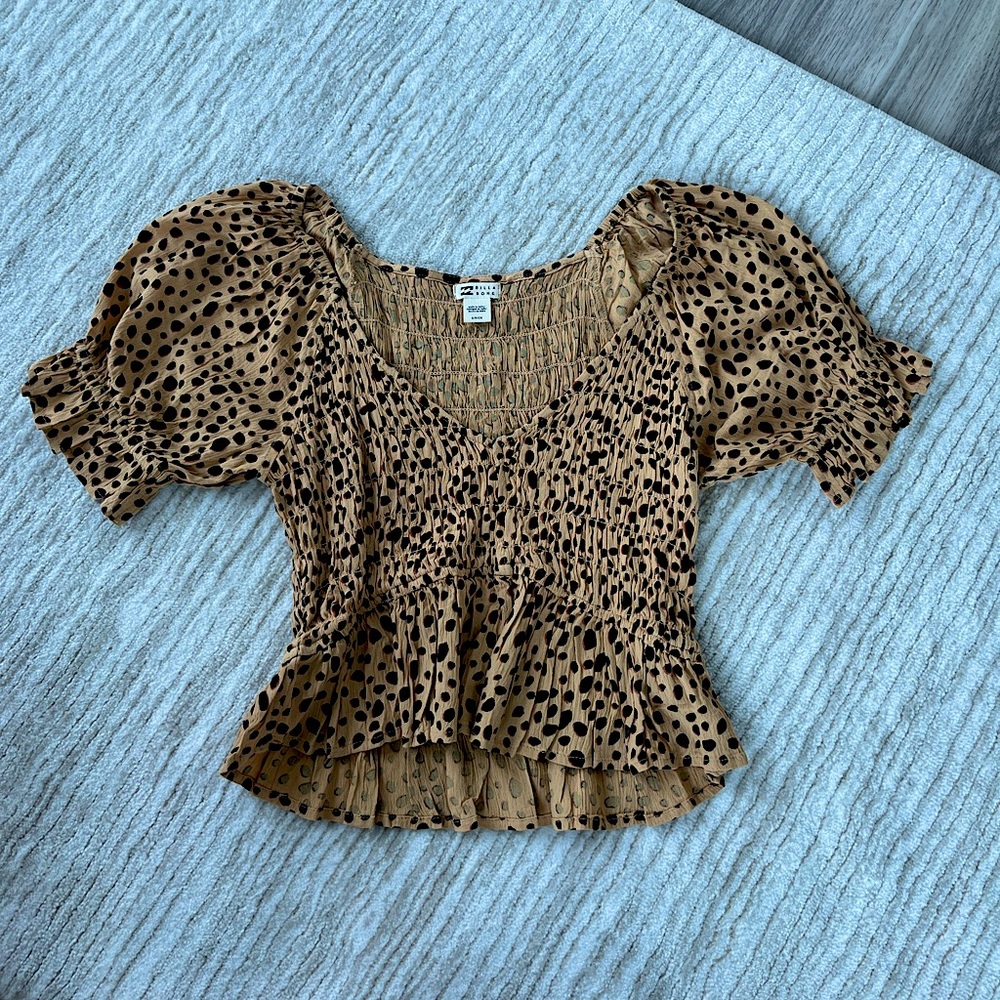 Billabong short sleeve crop top blouse
